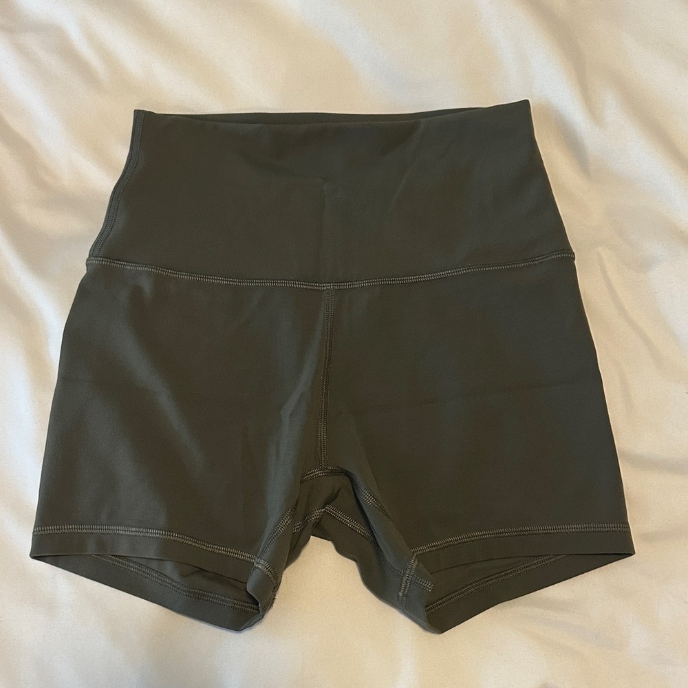 WOMENS LULULEMON SHORTS